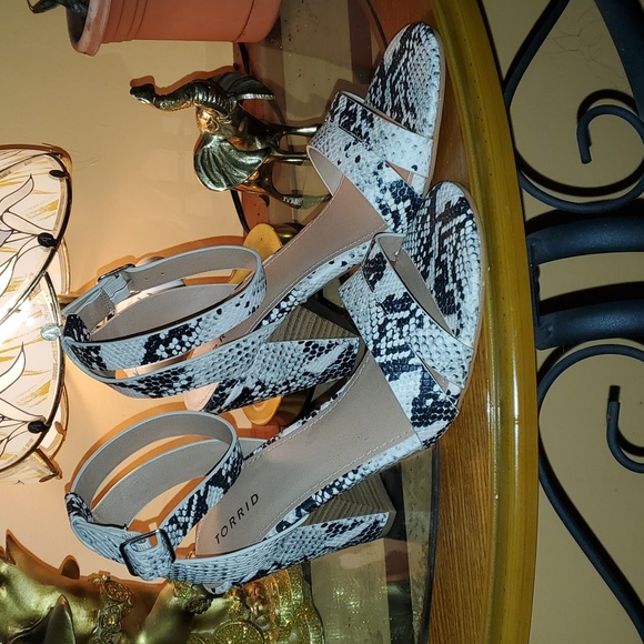 Torrid size 10.5 animal print shoe - Picture 2 of 9